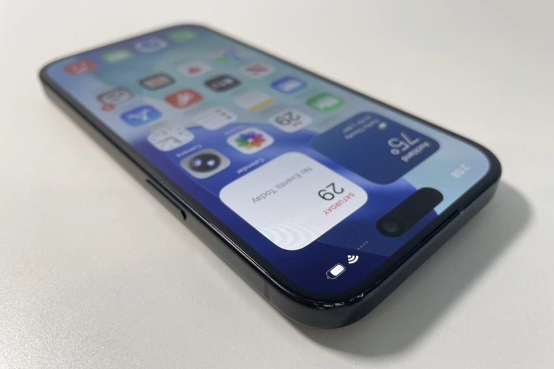 Apple iPhone 15 128gb Black (for repair)64560992829313111