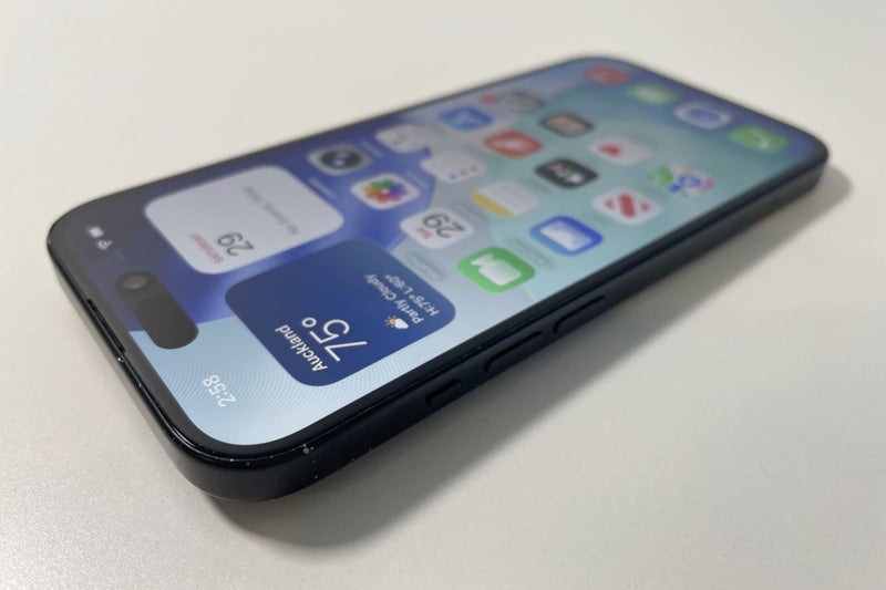 Apple iPhone 15 128gb Black (for repair)64560992829313112