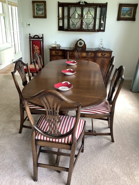 Dining room table and 6 chairs plus sideboard (English)64561099165570110