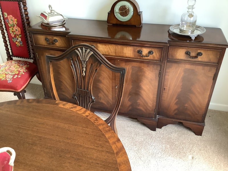 Dining room table and 6 chairs plus sideboard (English)64561099165570112