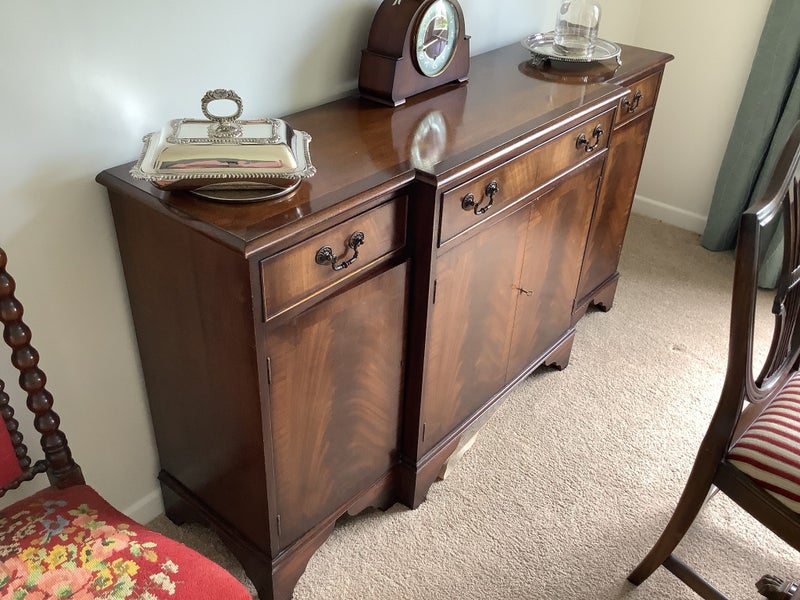 Dining room table and 6 chairs plus sideboard (English)64561099165570113