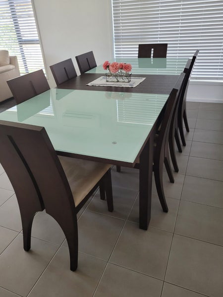 Extendable dining table with 8 chairs64561199941889110