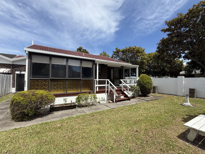 Mount Roskill, 2 bedrooms64561552000257112