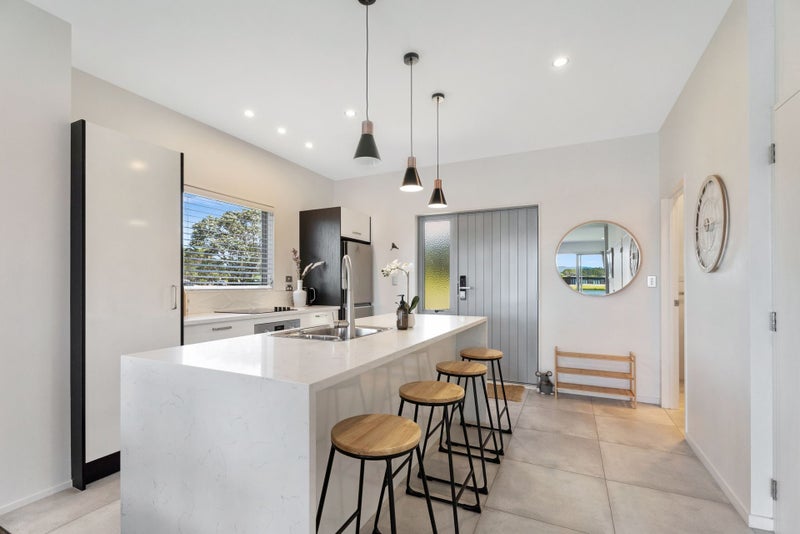 Furnished Lakeside Escape with Unmatched Views64561452486146114