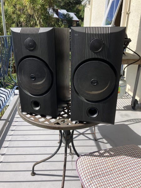 B&W Bookshelf Speakers Carousel 1