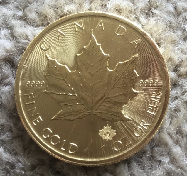 2015 1oz Canadian Gold Maple Leaf Carousel 1