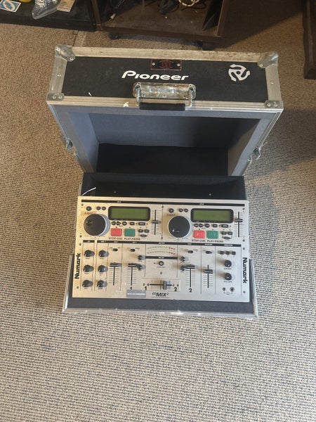 Numark CD Mix2 with road case Carousel 1