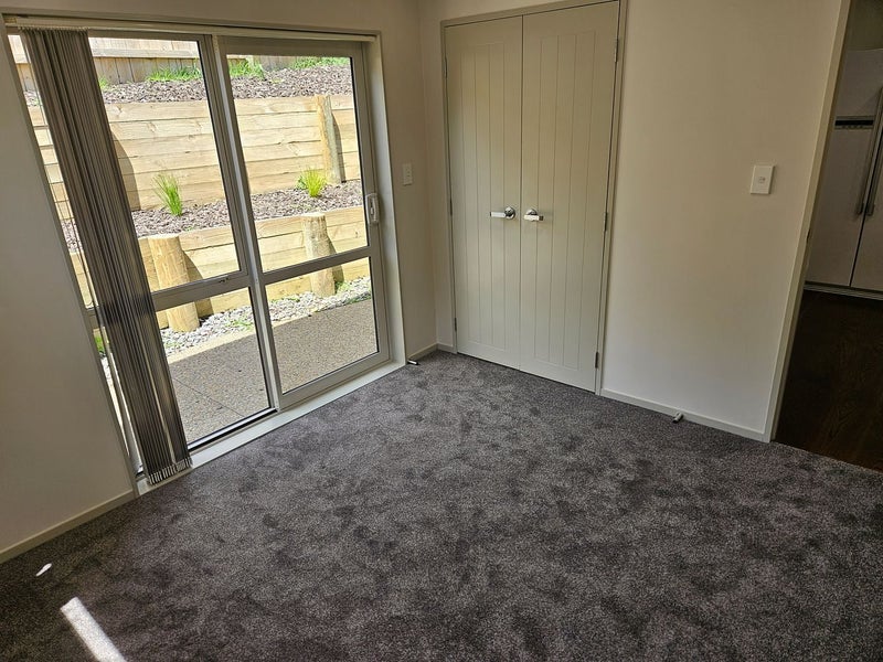 Flat Bush, 2 bedrooms64563258172418112