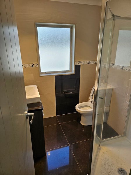 Flat Bush, 2 bedrooms64563258172418113