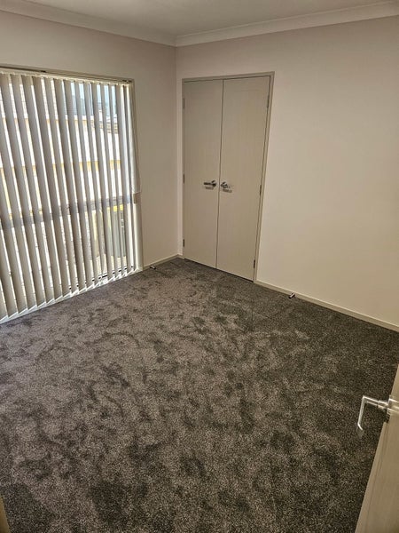 Flat Bush, 2 bedrooms64563258172418114