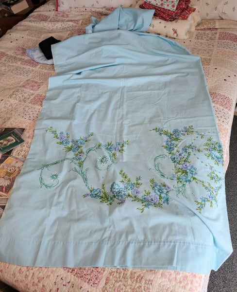 Bulk Fabric Clearout - Florals + vintage sheet Carousel 2