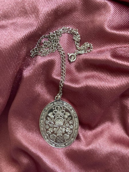 PRINCE CHARLES AND LADY DIANA PENDANT Carousel 1