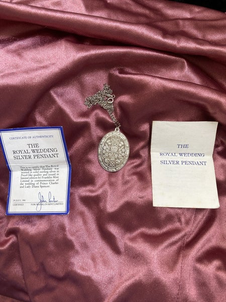 PRINCE CHARLES AND LADY DIANA PENDANT Carousel 10