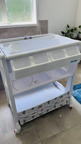 Baby Bath & Changing Table - Brand: Cola Bébé Carousel 2