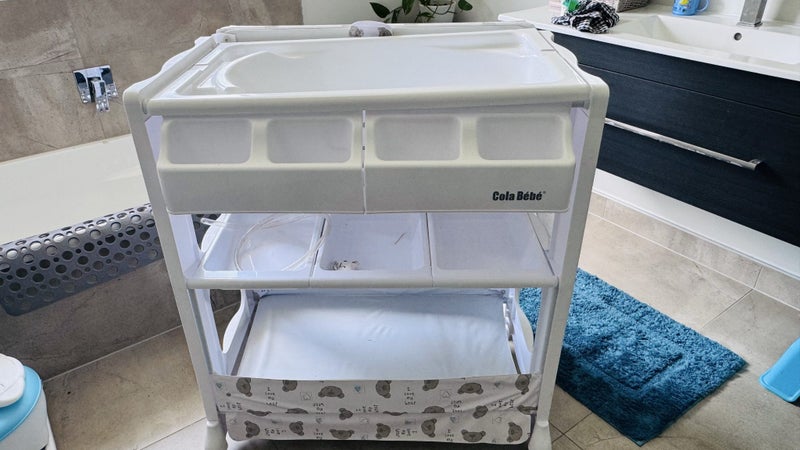 Baby Bath & Changing Table - Brand: Cola Bébé Carousel 1