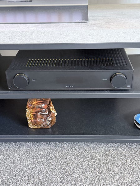 Arcam A25 integrated amp Carousel 3