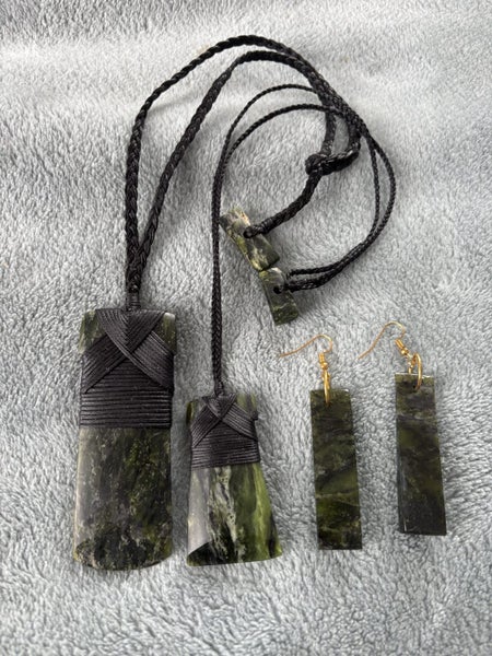 Pounamu tokis and earrings Carousel 2