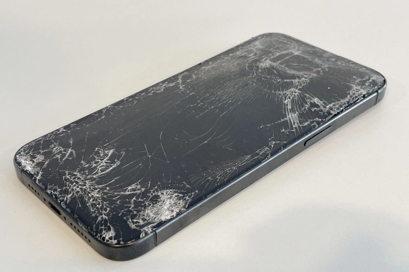 iPhone 15 Pro Max 256gb Black Titanium (broken)64571181462657111