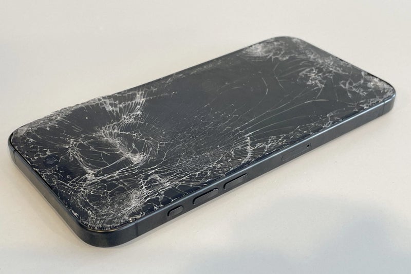 iPhone 15 Pro Max 256gb Black Titanium (broken)64571181462657113