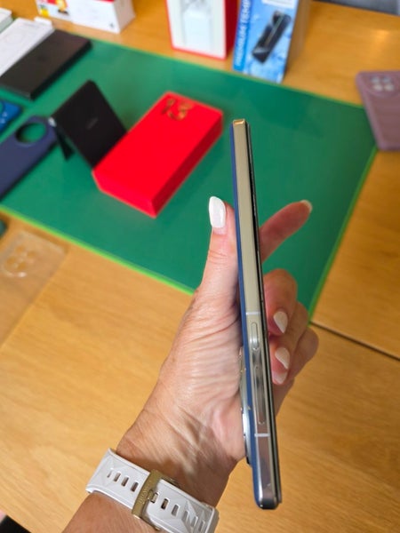 Pristine OnePlus 13 – 512GB Top Tier Model – Ocean Blue Bundle + warranty64571278307075113