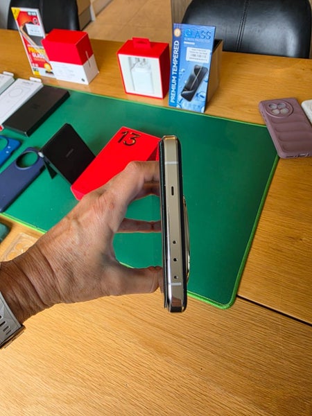 Pristine OnePlus 13 – 512GB Top Tier Model – Ocean Blue Bundle + warranty64571278307075114