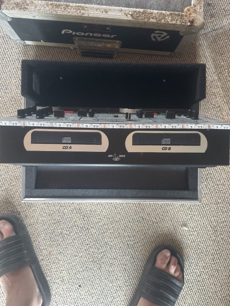 Numark CD Mix2 with road case Carousel 2