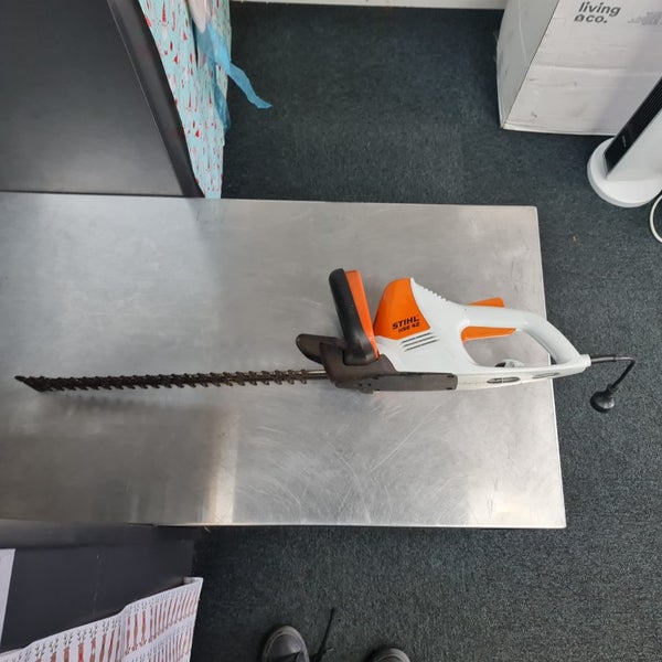 *FAULTY* STIHL HEDGE TRIMMER Carousel 1