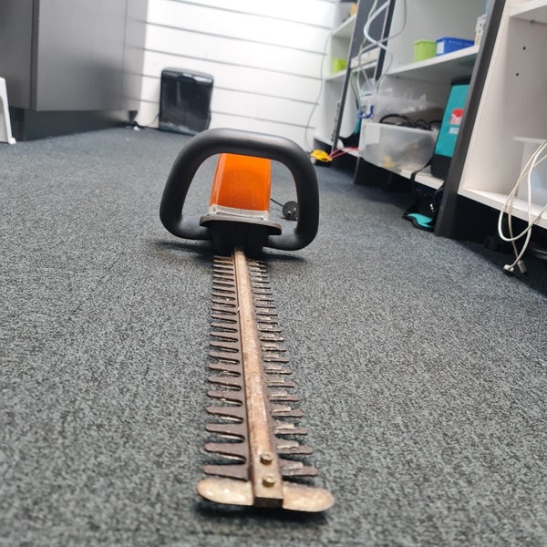*FAULTY* STIHL HEDGE TRIMMER Carousel 2