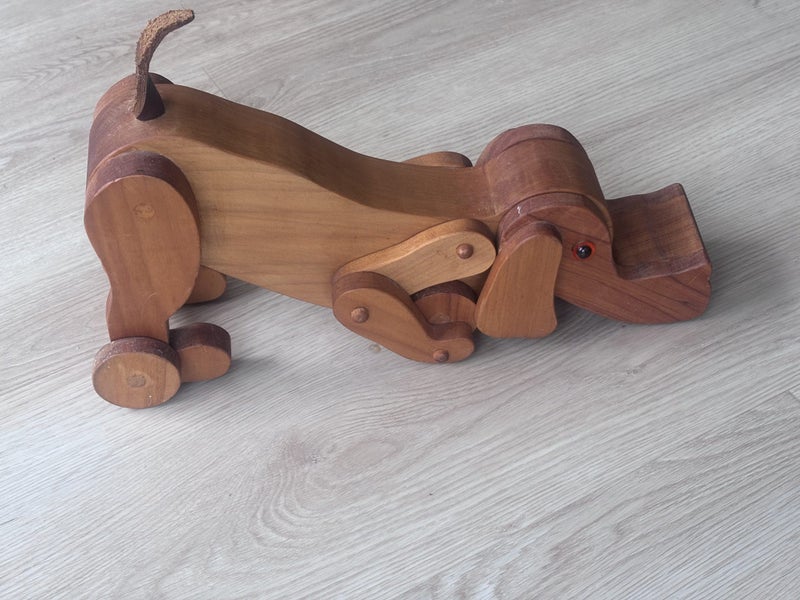 _Sniffer dog - toy to push with mechanism Carousel 1