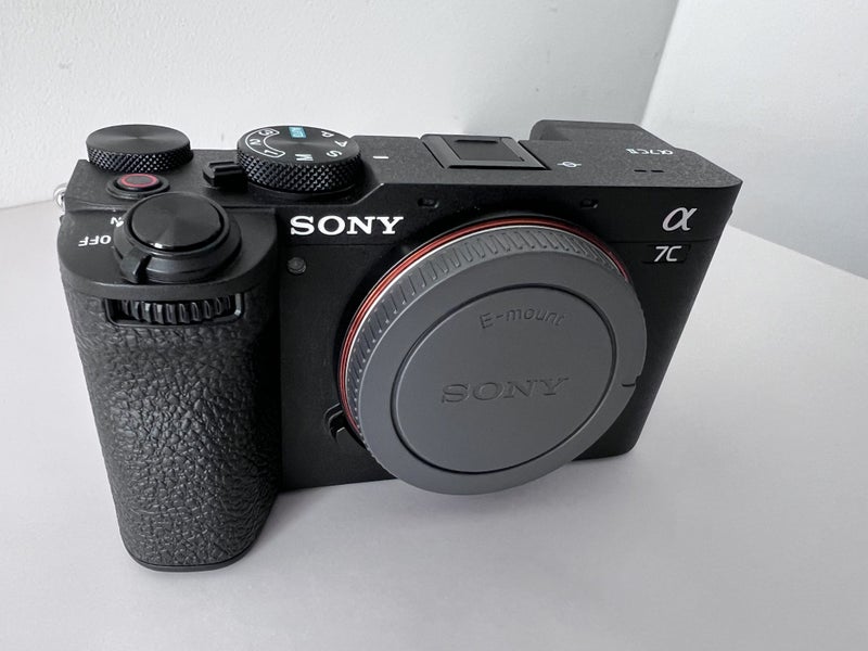 Sony A7C II + 4 FE Lenses + Filters + 2 Batteries – Near-New Kit64572360790914114