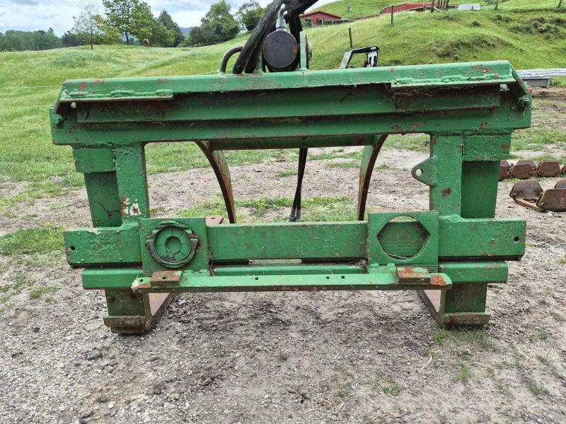 Skidsteer log fork attachment64572249831170113