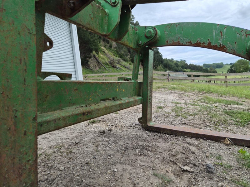 Skidsteer log fork attachment64572249831170114