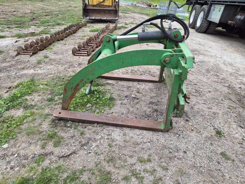 Skidsteer log fork attachment64572249831170112