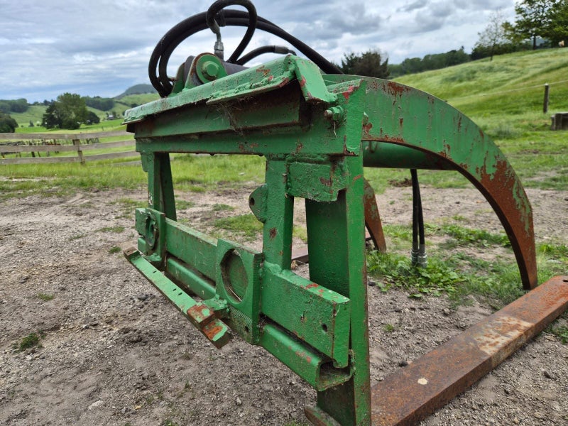 Skidsteer log fork attachment64572249831170111