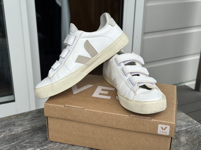 Veja Recife Logo White Leather Sneakers Size EU 41/US 10/UK 8 Carousel 1