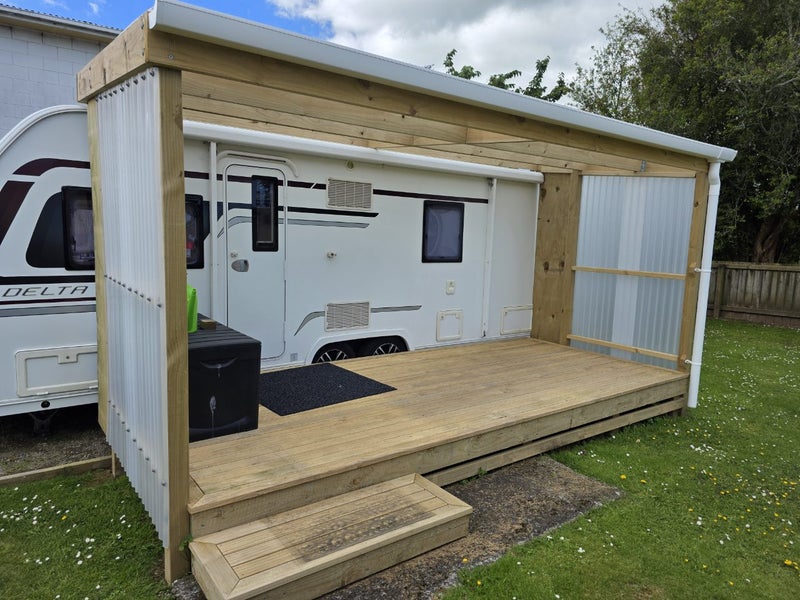 Full Deck and pergola set-up Carousel 1