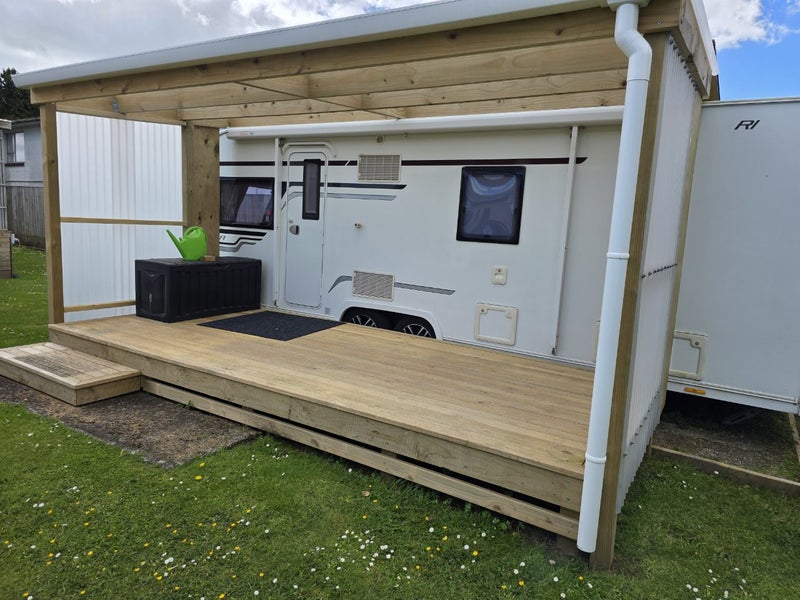 Full Deck and pergola set-up Carousel 2