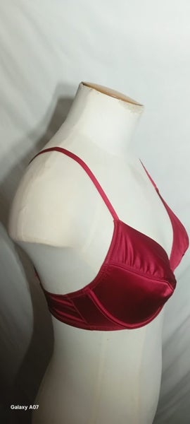 Satin bra sz 12D, (10F, 14DD) Carousel 2
