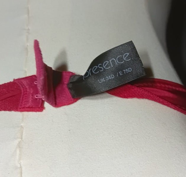 Satin bra sz 12D, (10F, 14DD) Carousel 7