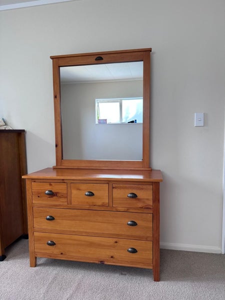 Dressing Table with Mirror Carousel 1