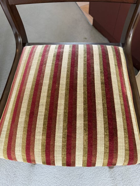 Dining table (extendable) with 6 chairs64579573838722111