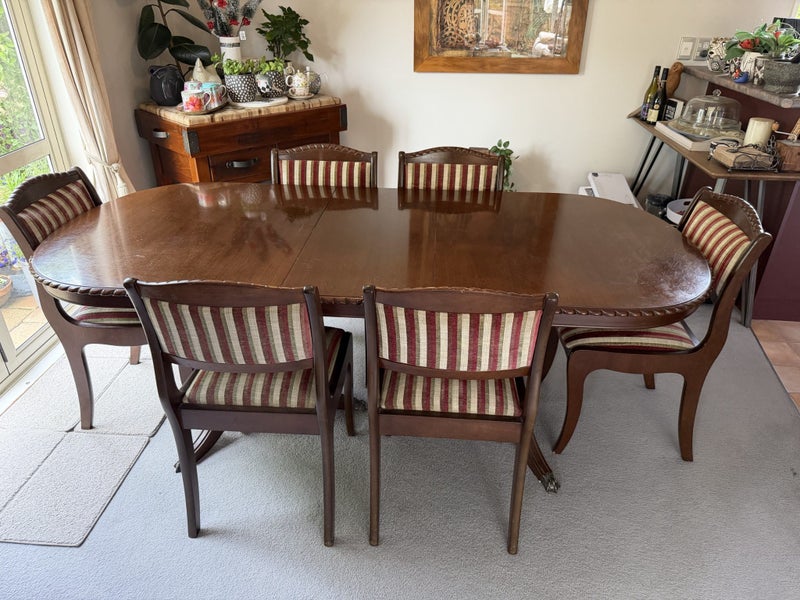 Dining table (extendable) with 6 chairs64579573838722110