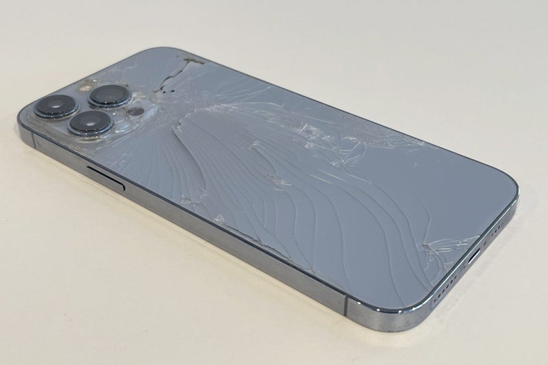 iPhone 13 Pro Max 256gb (damaged)64580368720897114