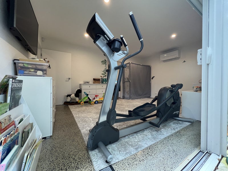 Life Fitness X5 Elliptical Cross-Trainer — Excellent Condition, Home Use64580492171777112