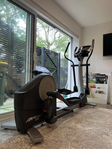 Life Fitness X5 Elliptical Cross-Trainer — Excellent Condition, Home Use64580492171777110