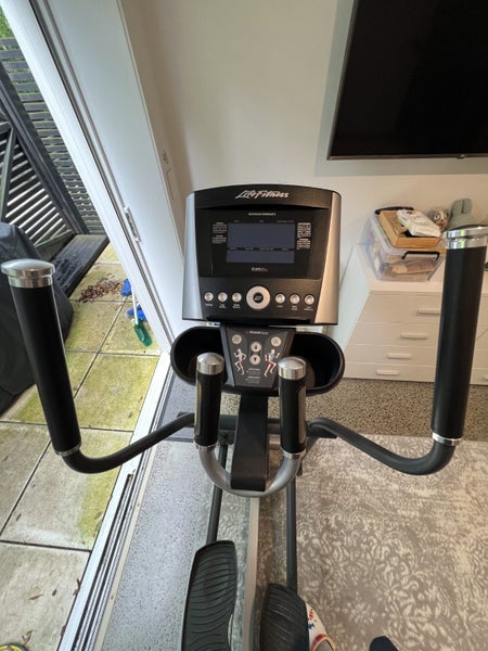 Life Fitness X5 Elliptical Cross-Trainer — Excellent Condition, Home Use64580492171777113
