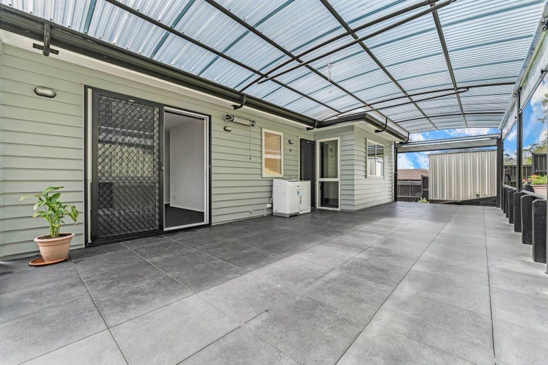 Stunning Contemporary Lakeside Living - Avail...64580614802434113