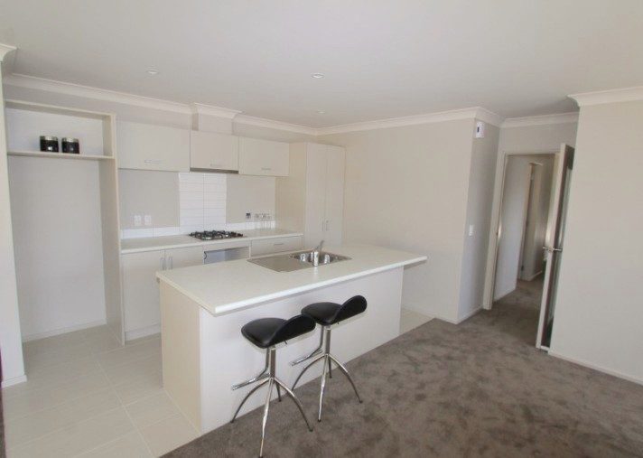 Whitby, 3 bedrooms64580818694018114