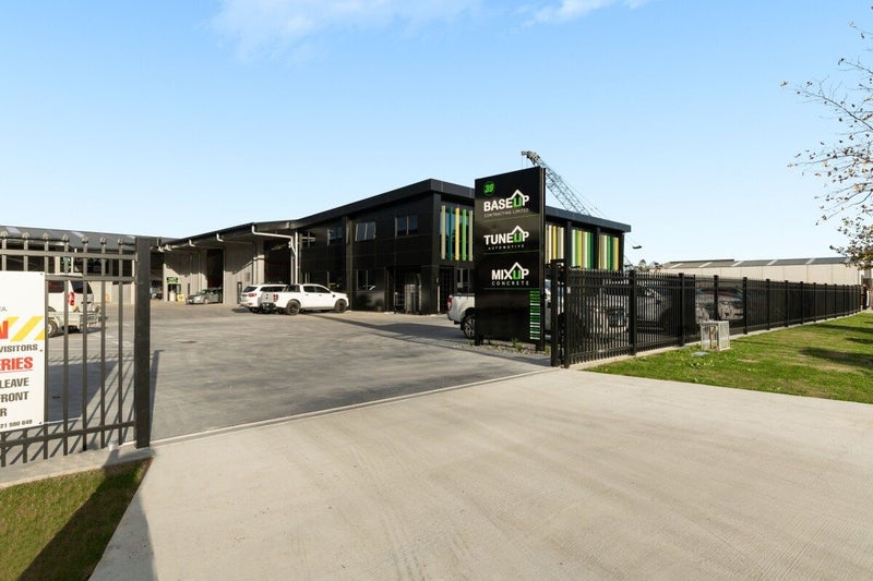 A Grade Office/Warehouse Facility64592616983425113