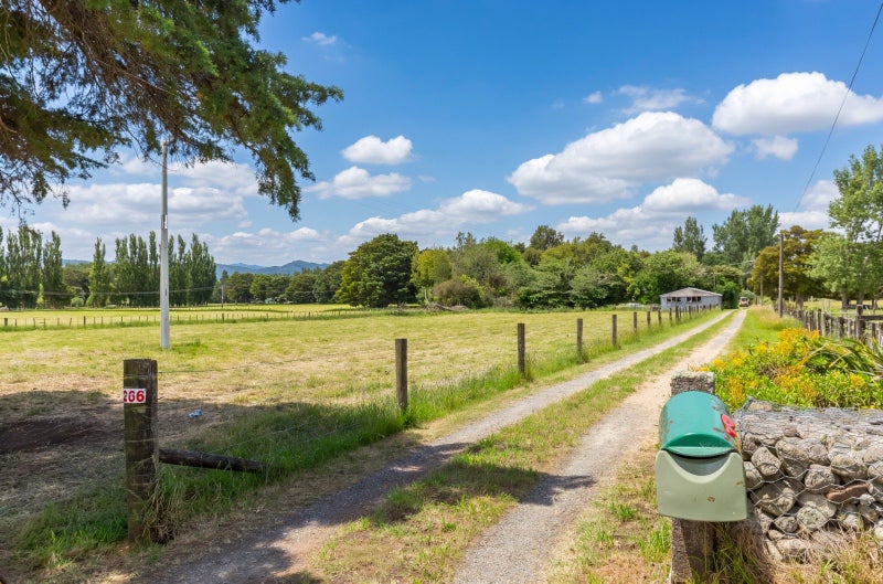 Prime 2.3 acres - Renovate or Rebuild64581010668418112